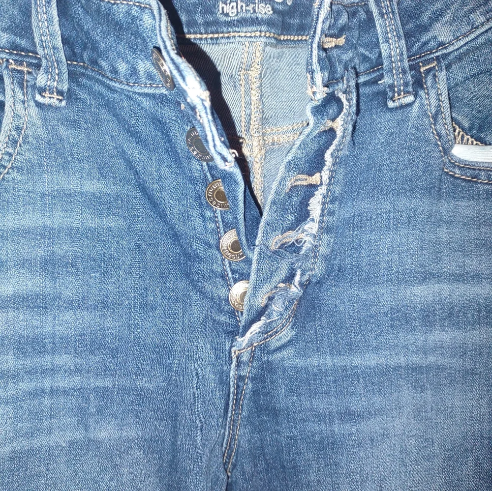 Woman's size medium Maurices skinny high rise button fly‎ jean